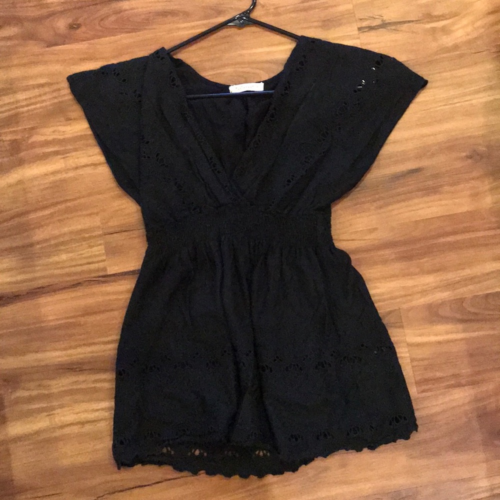 Black short sleeved top great detail